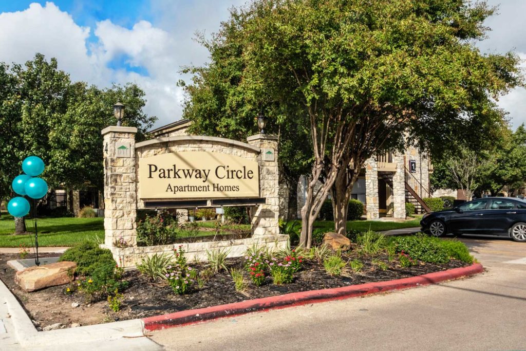 Parkway Circle Apartment Homes; One Two Three Bedroom Apartments near Texas A&M University TAMU in College Station, TX