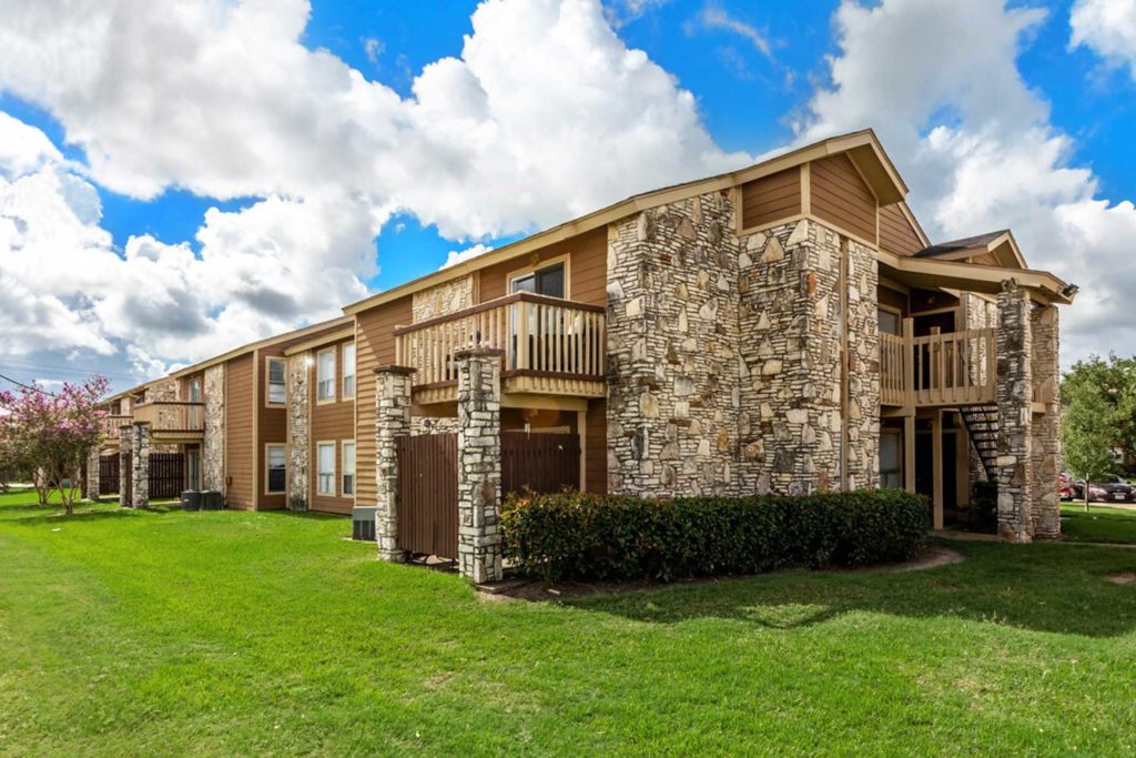 Parkway Circle Apartment Homes; One Two Three Bedroom Apartments near Texas A&M University TAMU in College Station, TX